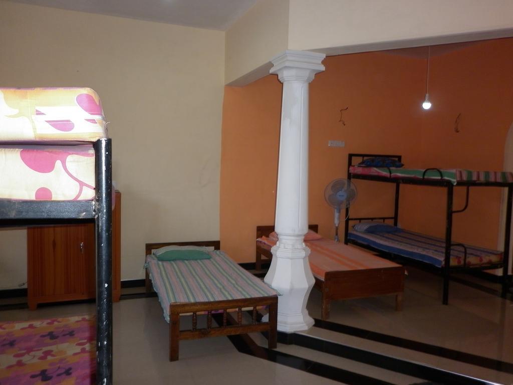 Seetha'S Hostel Negombo Habitación foto